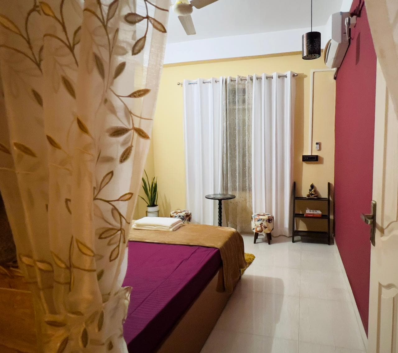 Avyanna Apartment | 5 Min From Apollo Excel - Tap to explore photos