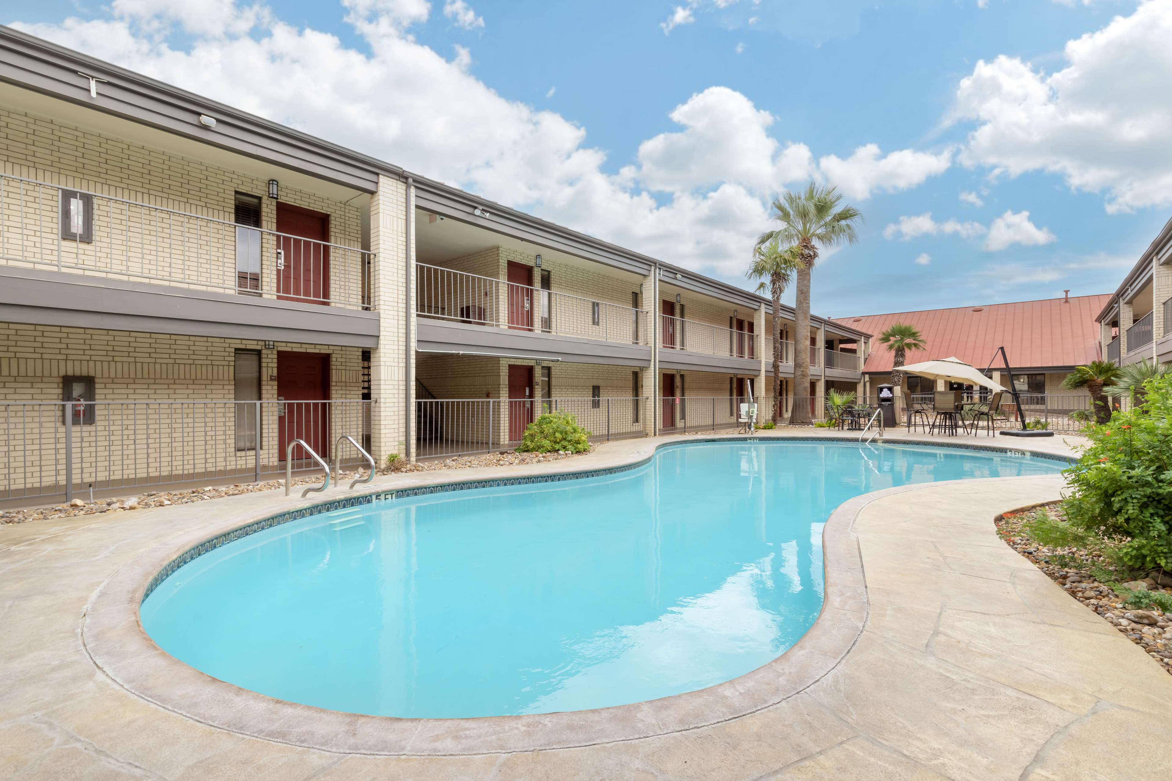 Best Western Ingram Park Inn - Tap to explore photos