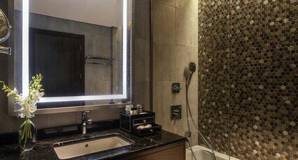 Movenpick Hotel and Residences Riyadh Room Type - Deluxe King