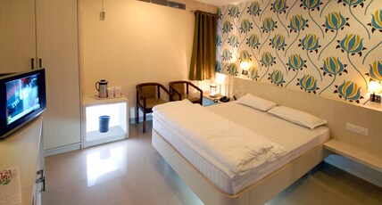 Hotel Tulsi Exotic  Room Type - Deluxe Double Room
