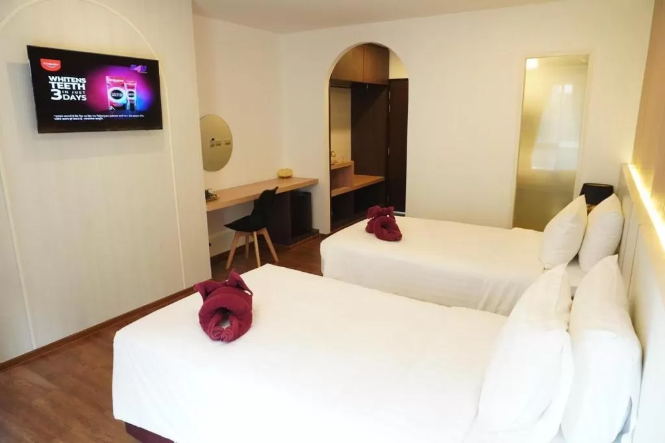 M Casa Hotel Pattaya - Tap to explore photos