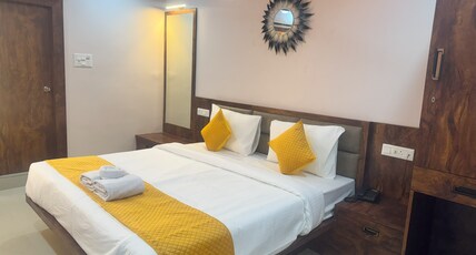 HOTEL THE ANANT Room Type - Deluxe King Bed Room