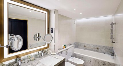 Hilton Budapest Room Type - KING LOFT SUITE