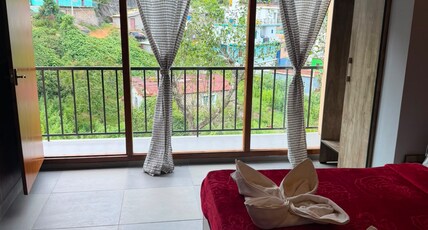 MISTY VALLEY INN Room Type - Queen Room With Balcony View