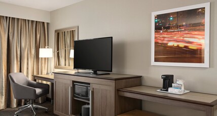 Hampton Inn & Suites by Hilton Minooka Room Type - 2QN MOB HEARING ACC TUB NS