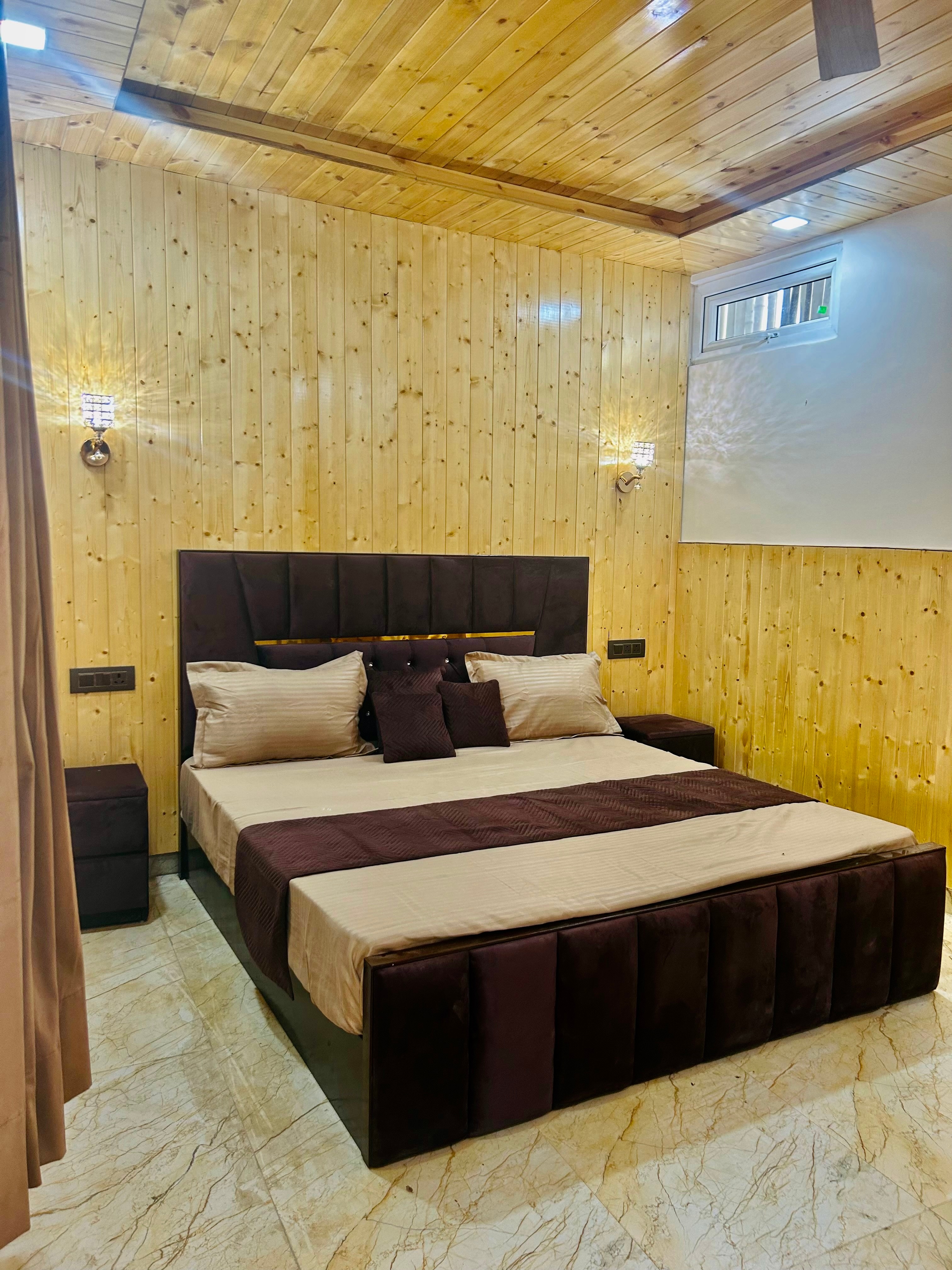 Amadeus Homestayy - Tap to explore photos