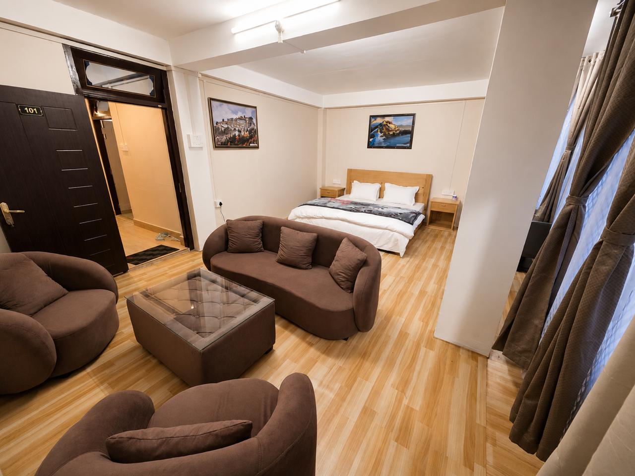 Ananda Homestay - Tap to explore photos