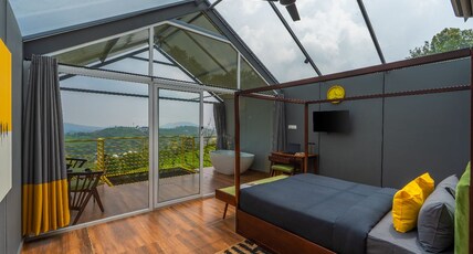 The Hosteller Bam Vagamon Room Type - Premium Stargazing Cottage with Glass Roof, Balcony and Bathtub