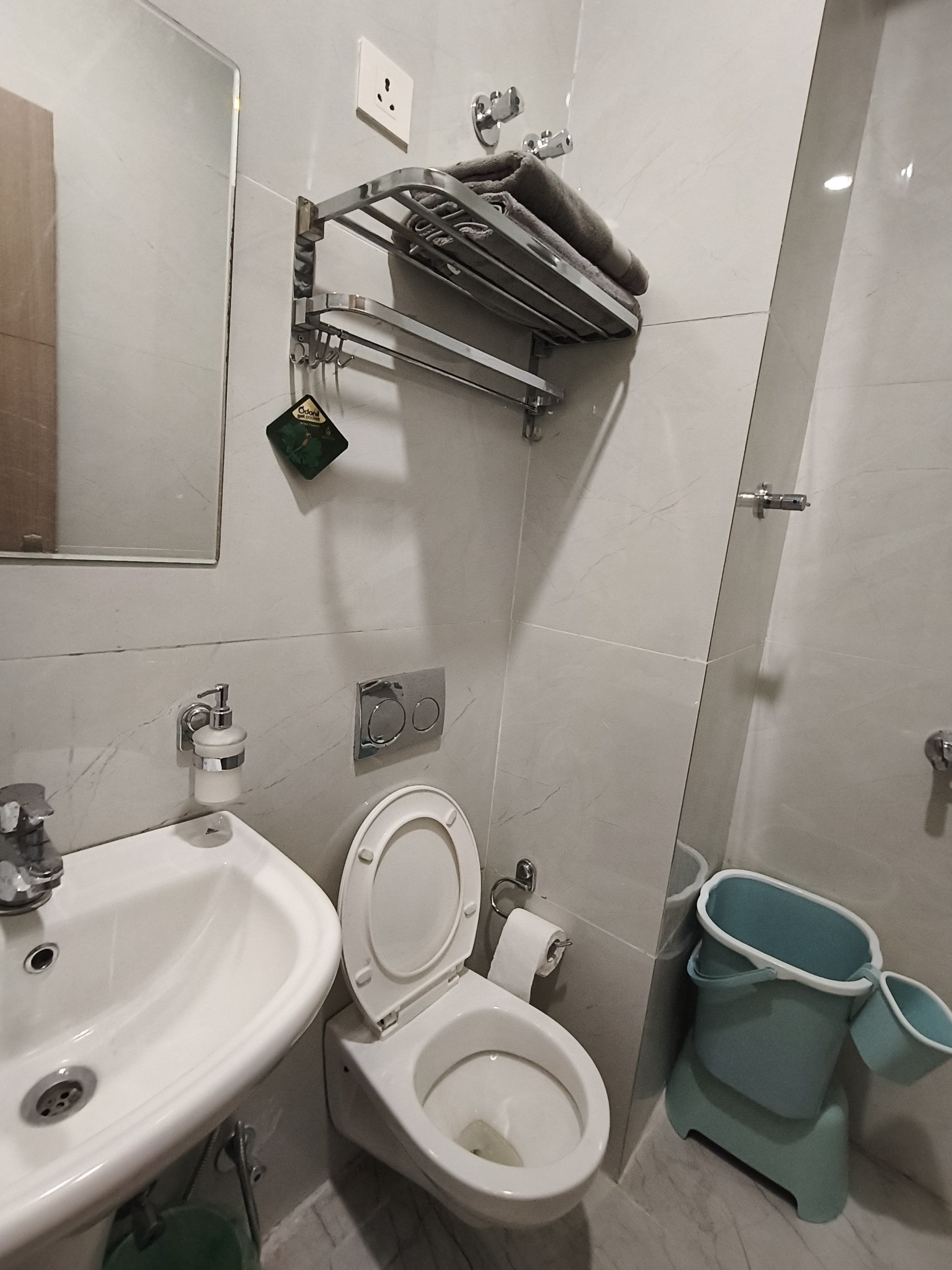 Jeelo Rooms 1 - Tap to explore photos