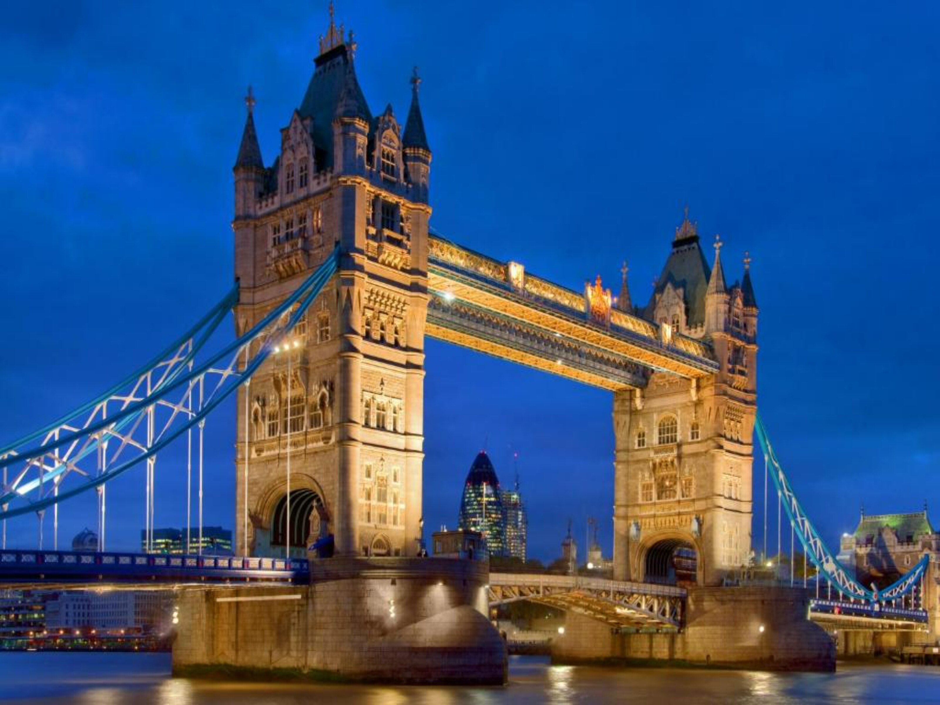 Hilton London Tower Bridge - Tap to explore photos