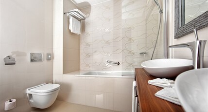 Holiday Inn TRNAVA Room Type - 1 King Bed Premium Stocked Minibar