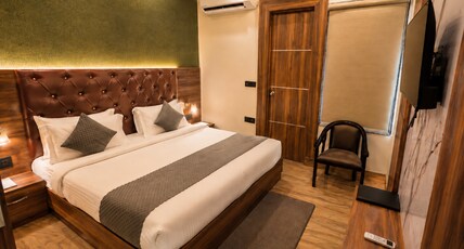 THE VRINDAVAN INN, Vrindavan-Near Prem Mandir Room Type - Deluxe Double Room