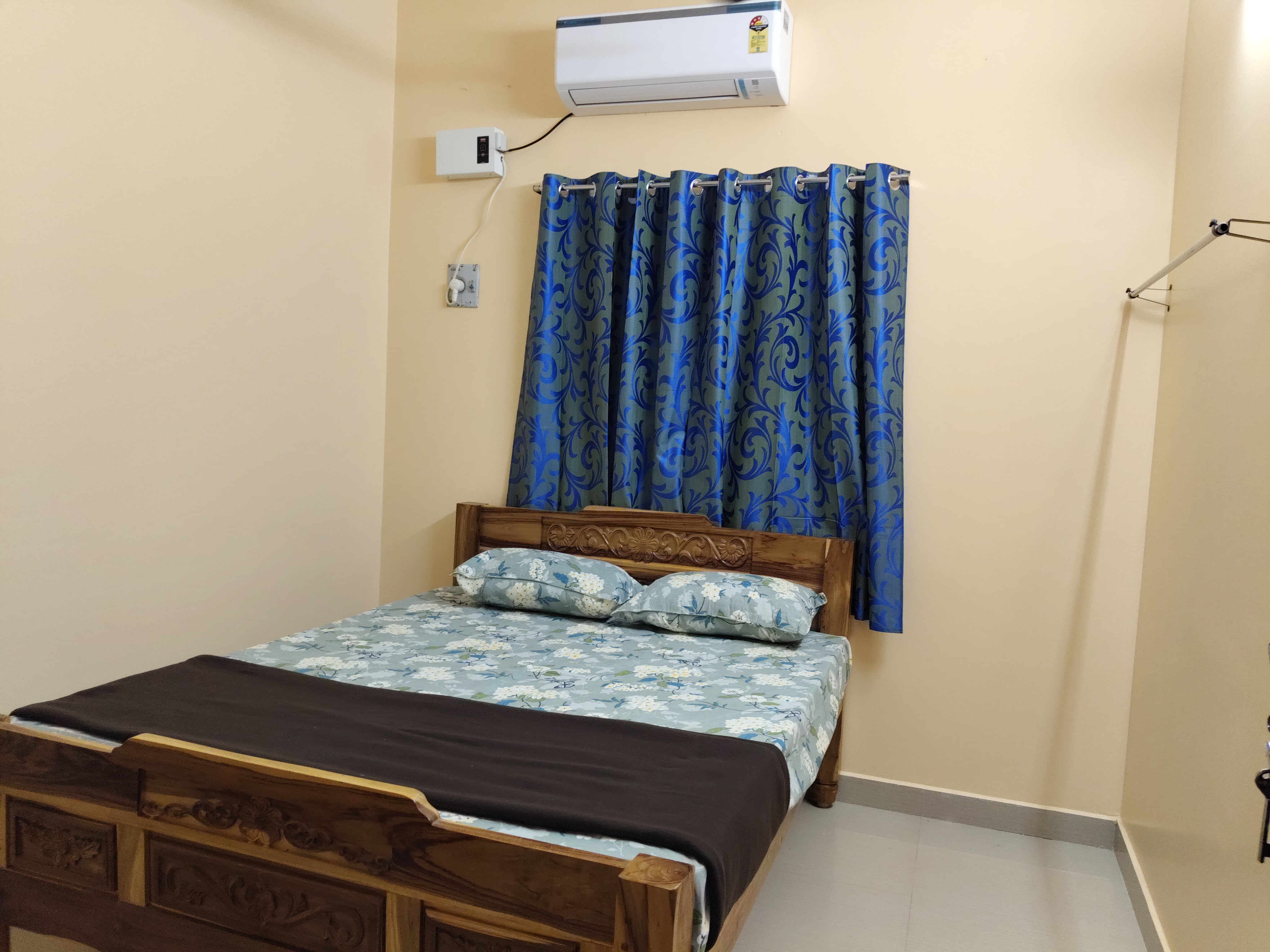 MegaSri HomeStay - Tap to explore photos