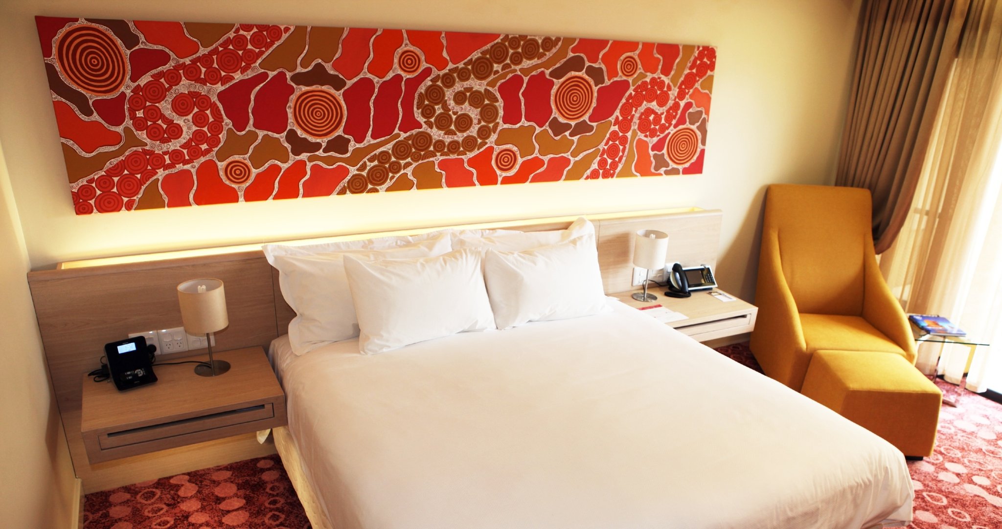Crowne Plaza Alice Springs Lasseters - Tap to explore photos
