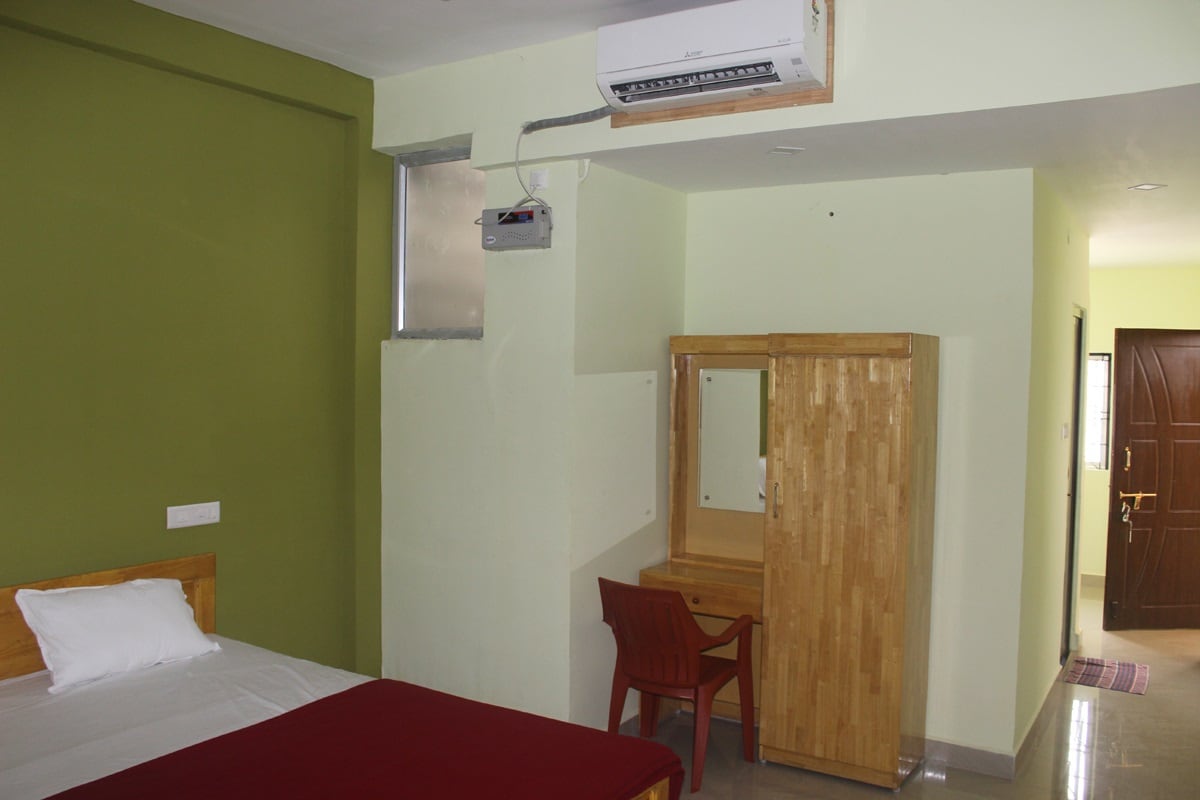 HOTEL KHANNA GRAAND LODGE A/C - Tap to explore photos