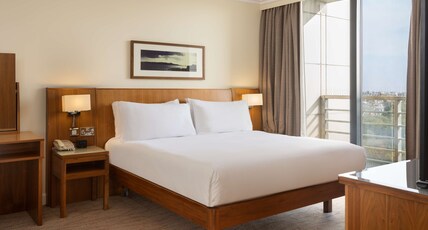 Hilton Dublin Airport Room Type - FAMILY SUITE W  LOUNGE