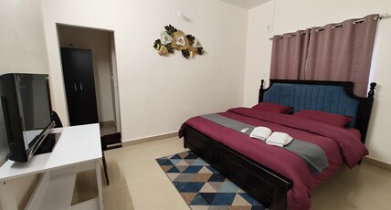 Rajani's Luxury Guest House Room Type - Superior King Bedroom