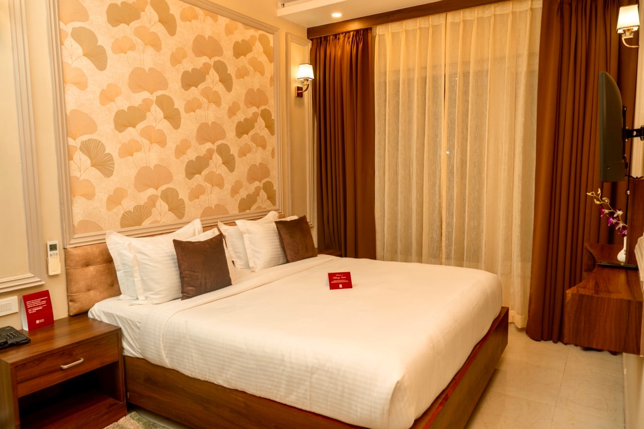 ODISSEY SUITES - Tap to explore photos