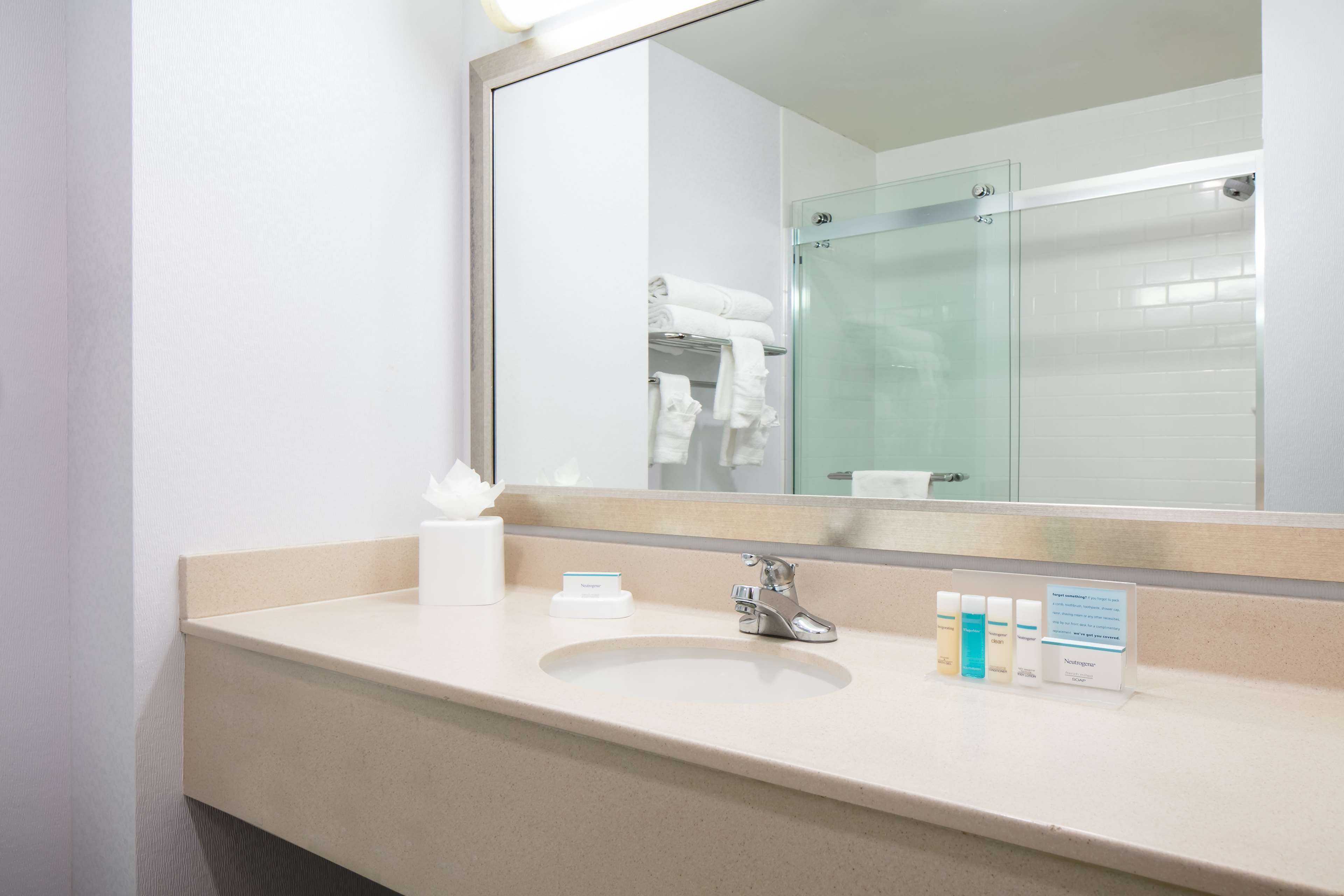 Hampton Inn Council Bluffs - Tap to explore photos