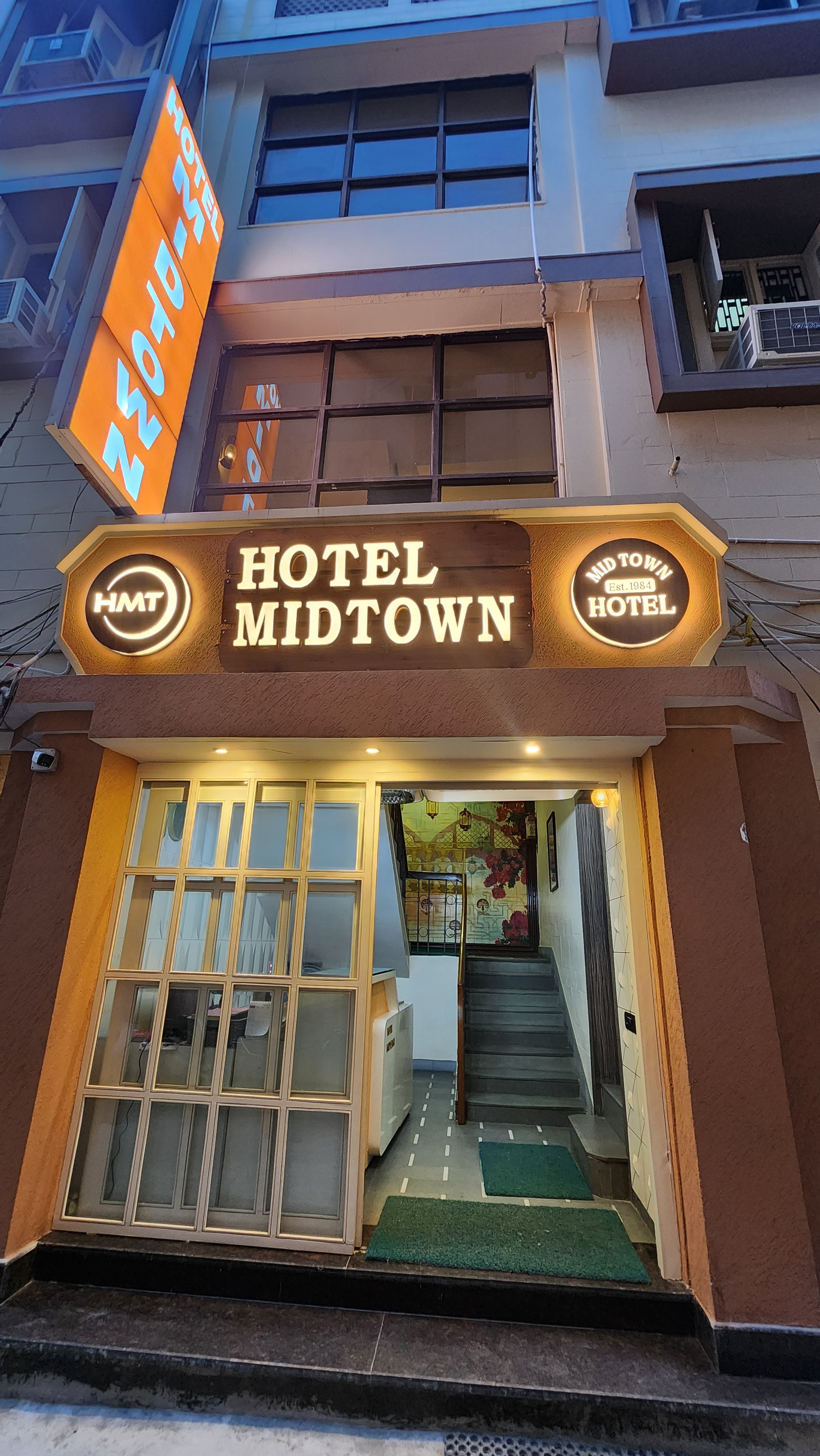 Hotel Midtown - Tap to explore photos