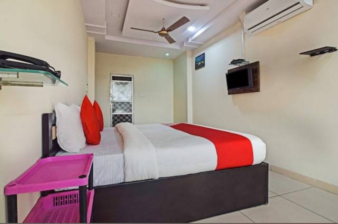 Hotel New Star - Tap to explore photos