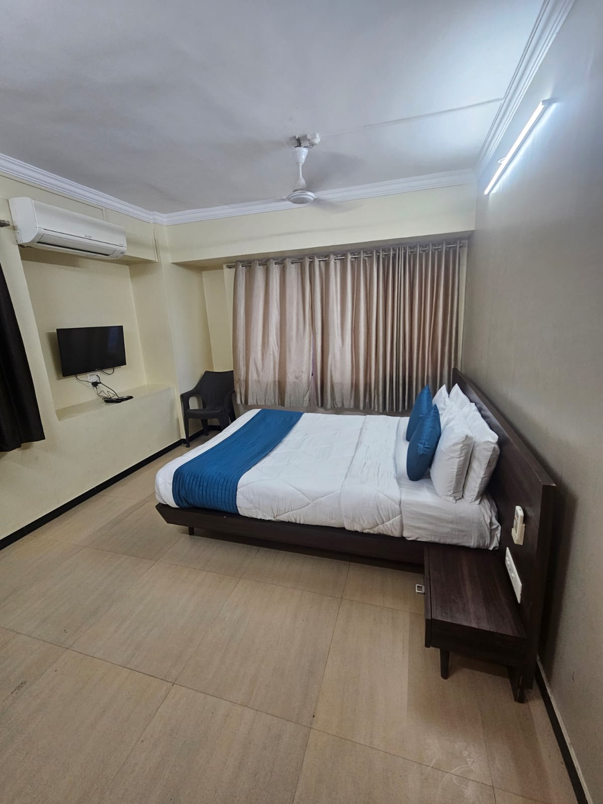 Hotel Alt Acco close to Kharadi - Tap to explore photos