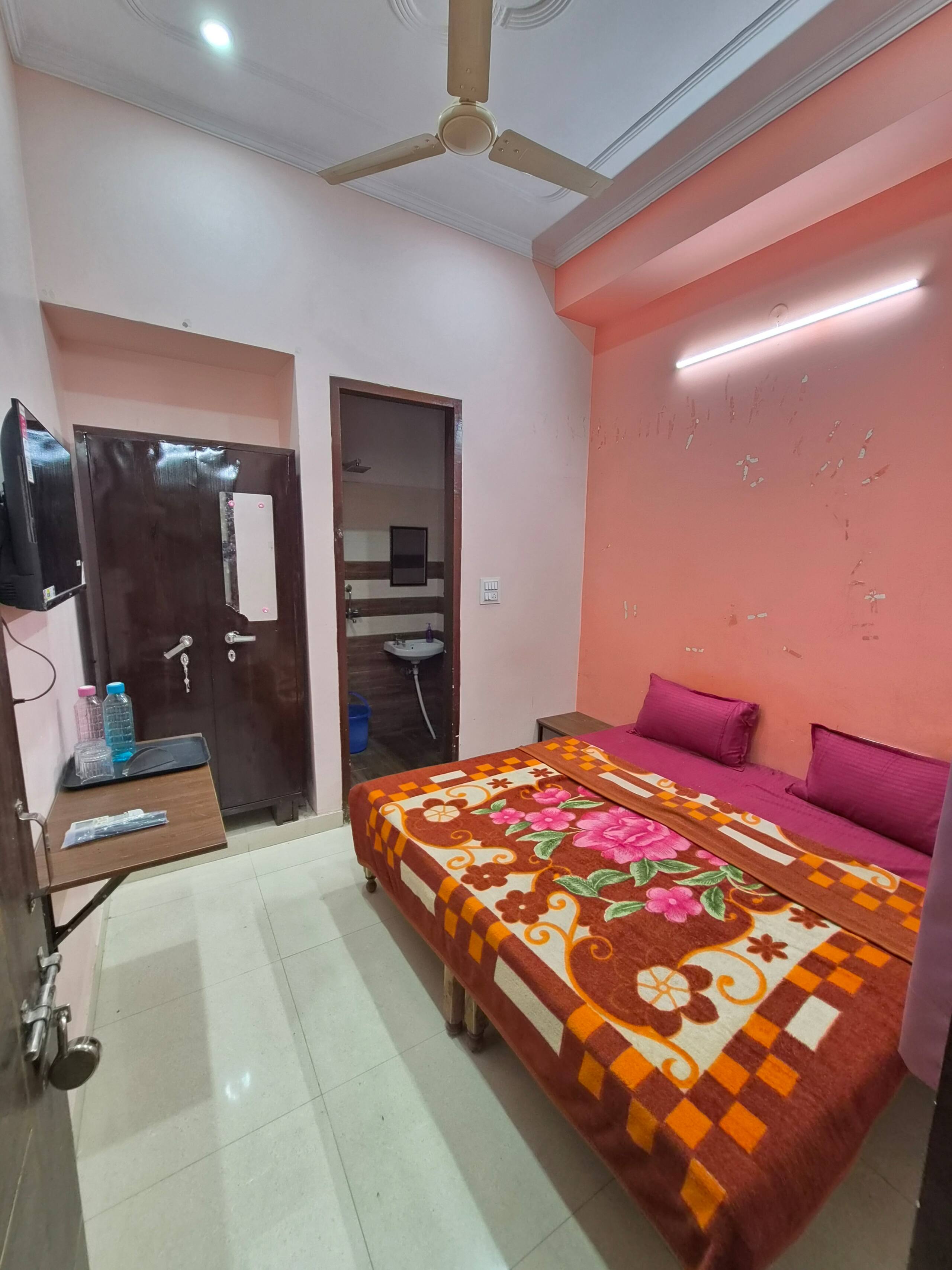 Hotel Delight 103 Rooms Stay Airport Budget - Tap to explore photos