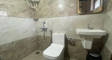 DOWN TOWN HOLIDAYS KOVALAM Room Type - Apartment 103 - Double Bedroom - AC VIP