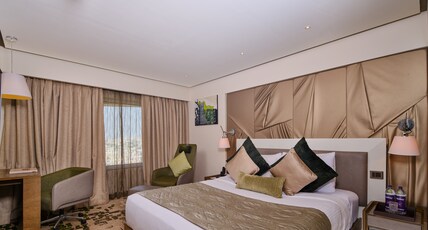Sayaji Indore Room Type - Suite room with Living room and King Bed