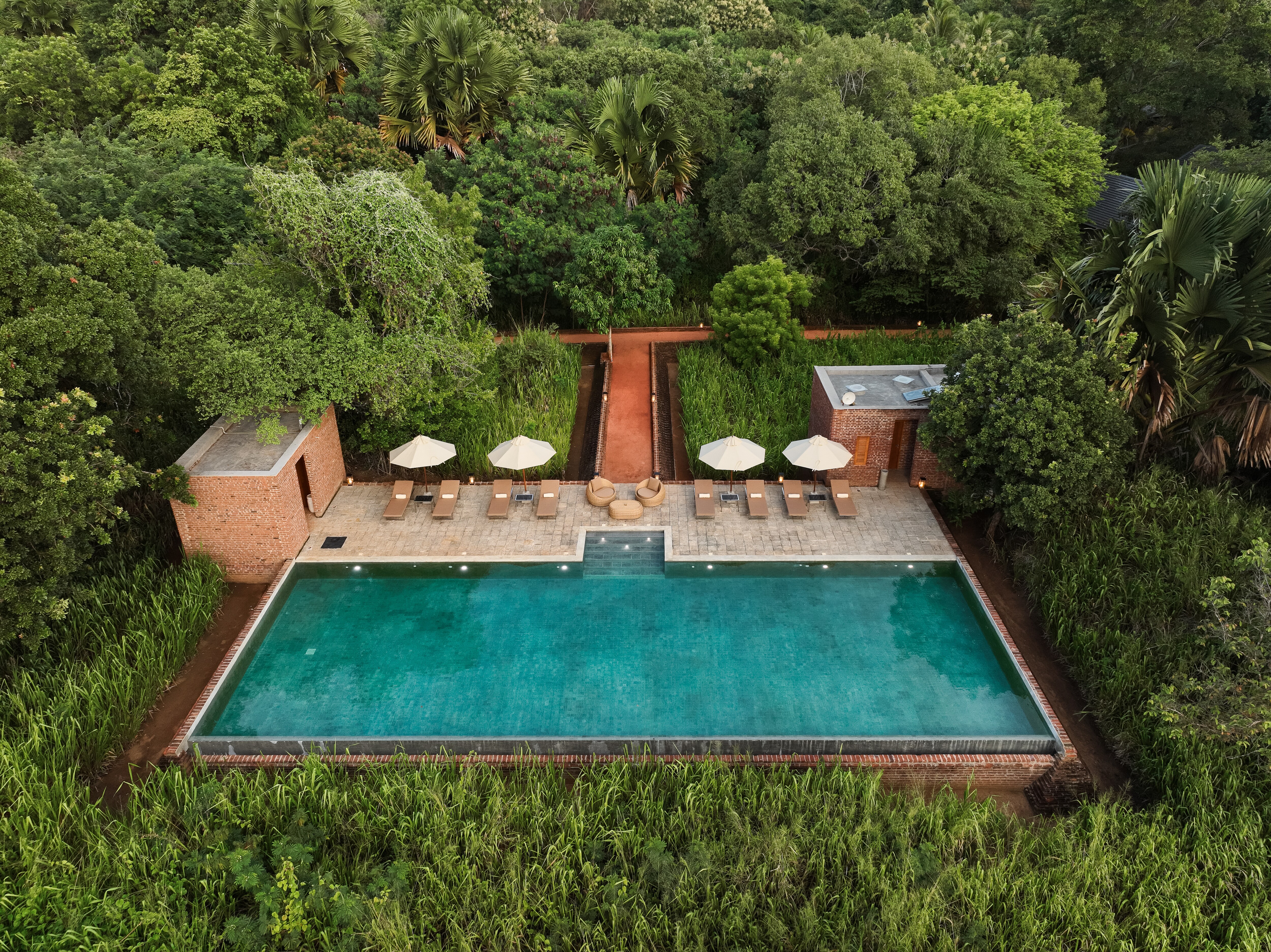 Taru Villas Maia - Tap to explore photos
