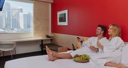 ibis Sydney Darling Harbour Room Type - Superior Room 1 Queen Bed Darling Harbour View