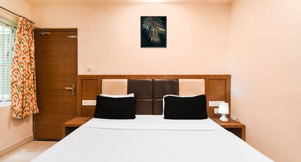 Collection O Paschim Dwar Near Jagannath Temple Formerly Hotel Subhadarshan Room Type - Super Deluxe Room