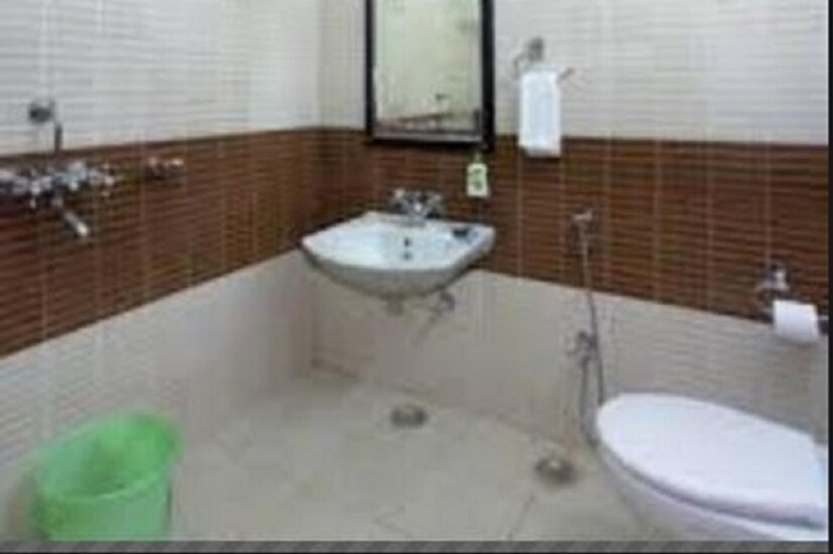 Hotel Raahat Palace - Tap to explore photos