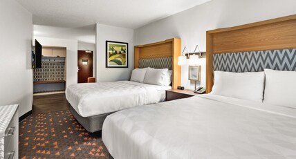 Holiday Inn & Suites Bothell Room Type - 2 Queen Bed Suite Sofa Bed
