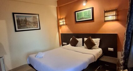 Hotel Rajeshwar Room Type - Deluxe Room with Balcony