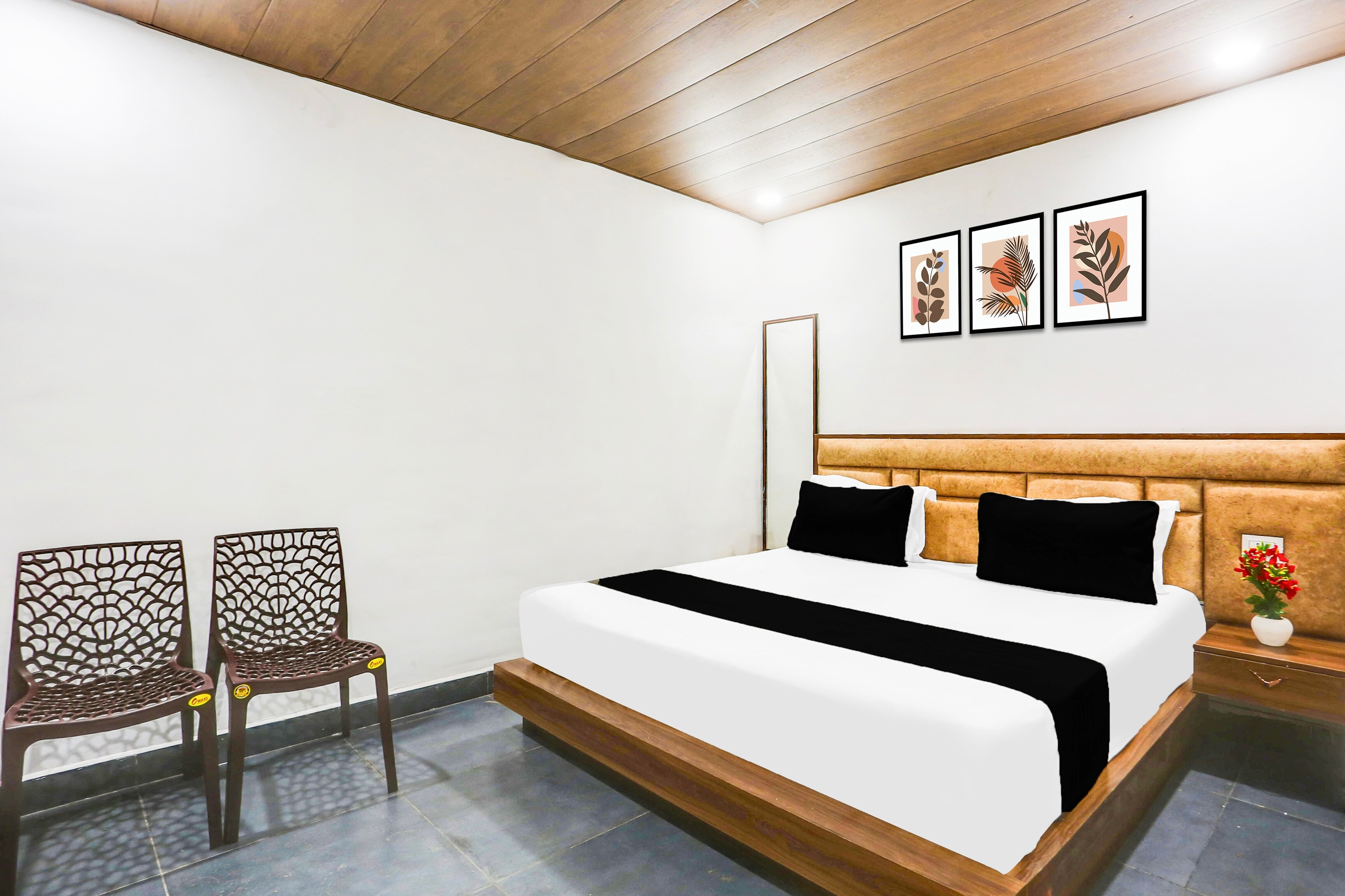 Hotel O The signature stay - Tap to explore photos