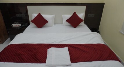Hotel Hanumat Palace-300 Meter Jaipur Railway Station Room Type - Deluxe Room Hotel Hanumat Palace-300 Meter Jaipur Railway Station Room Type - Deluxe Room