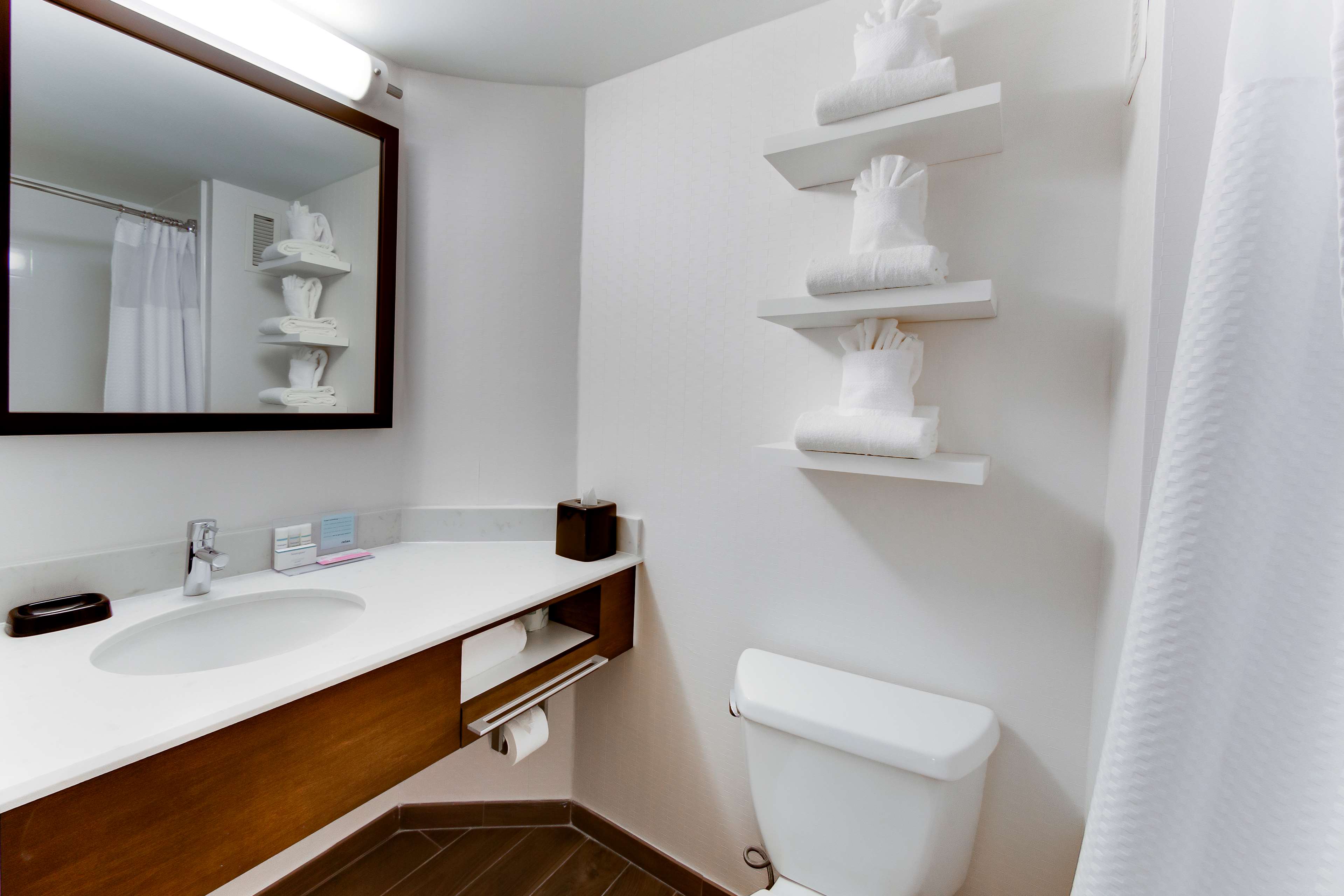 Hampton Inn by Hilton Harrisonburg - University - Tap to explore photos