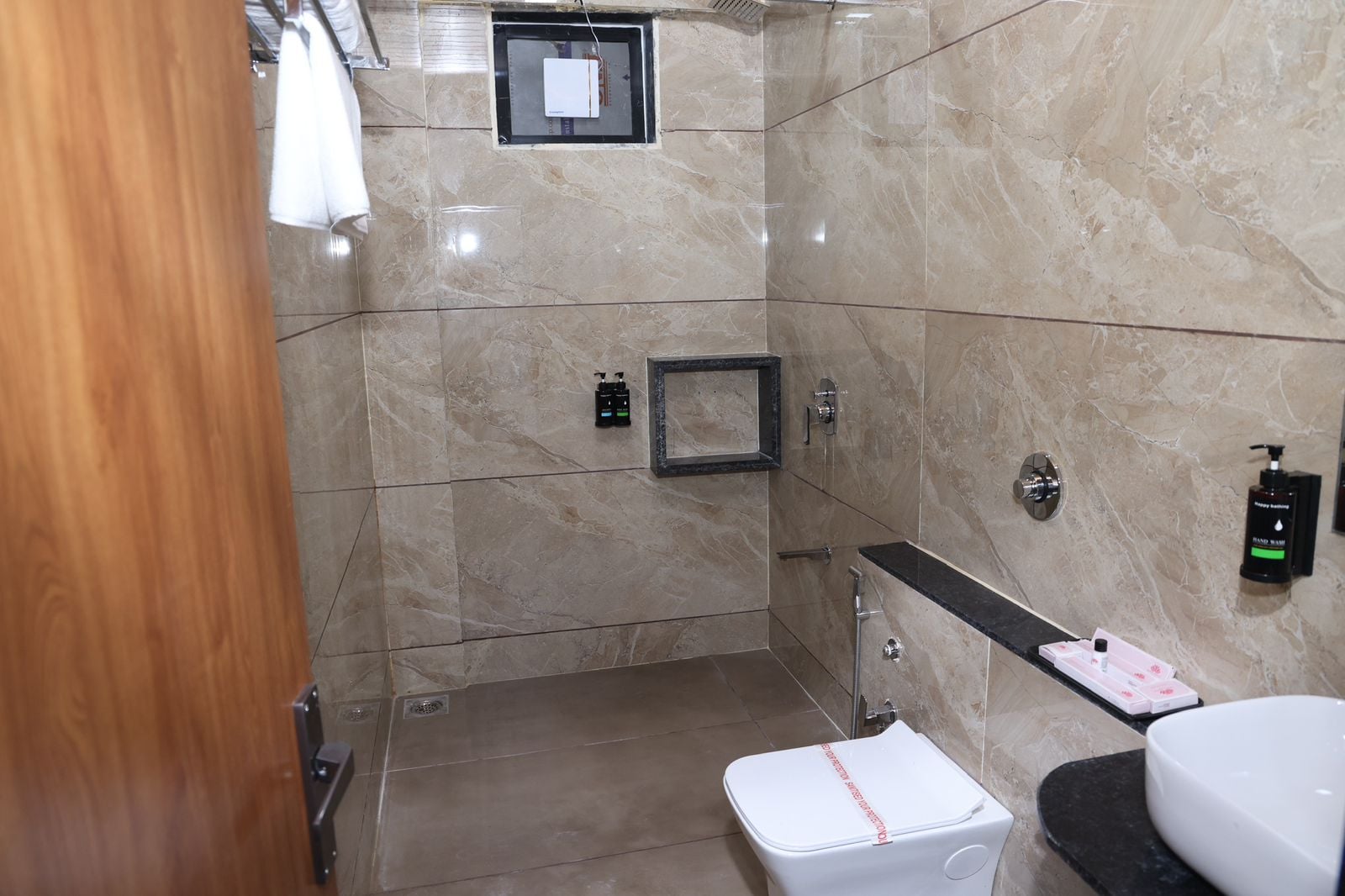 HOTEL LOTUS - Tap to explore photos