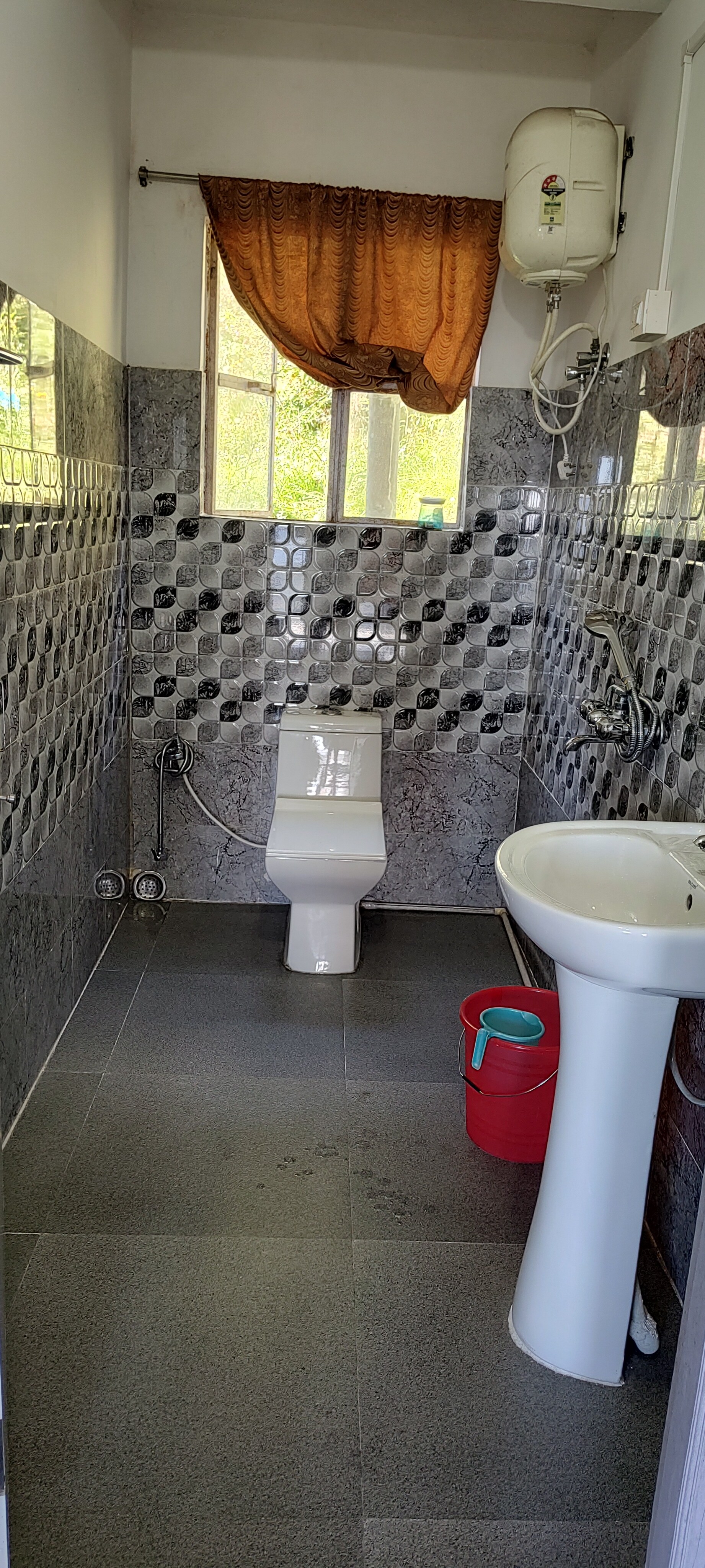 Queen's Nest Homestay - Tap to explore photos