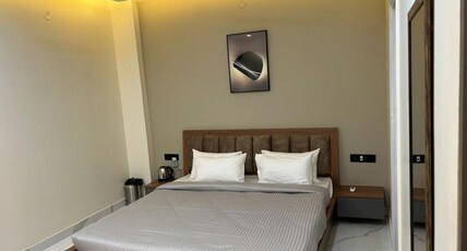 Hotel SKY MMD jaipur Room Type - Deluxe Room