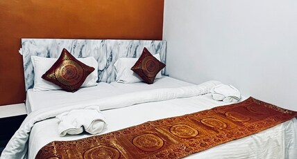 Vibe N Joy @Dashashwamedh Ghat Room Type - Deluxe AC Room | Attached Washroom