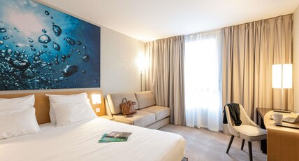 Novotel Grenoble Nord Voreppe Room Type - Superior Room with 1 double bed and 1 double sofa bed Novotel Grenoble Nord Voreppe Room Type - Superior Room with 1 double bed and 1 double sofa bed