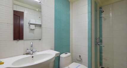 HOTEL SITARA GRAND KUKATPALLY Room Type - Deluxe Room