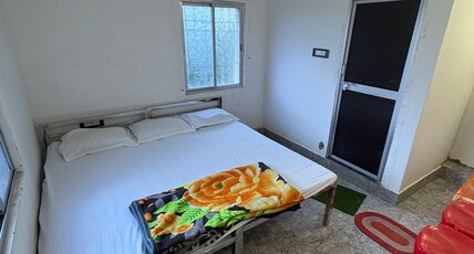 Aradhya Guest House Room Type - 201 Non Ac double bed Gyser