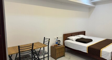 Frost Cove Resort Room Type - Deluxe Room With King Bed