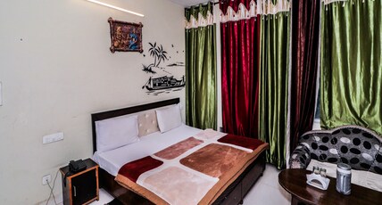 THE DIAMOND RING Room Type - Deluxe AC Double Bed Room