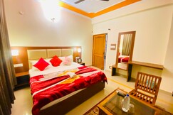 Kasauli Pinegroove Inn | Rooms & Caretaker