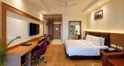 Ramada By Wyndham Mussoorie Mall Road Room Type - 1 Queen Bed, Superior Room, Garden View, Non-Smoking
