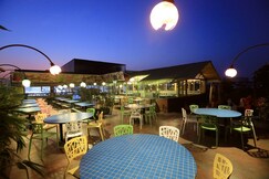 Hummingbird Hotel & Banquet